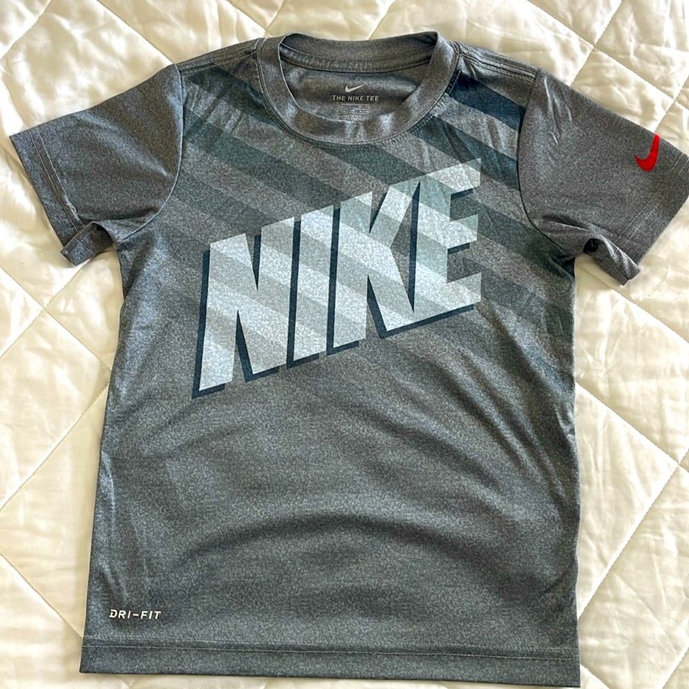 Boys Nike size 7 Dri-Fit tee